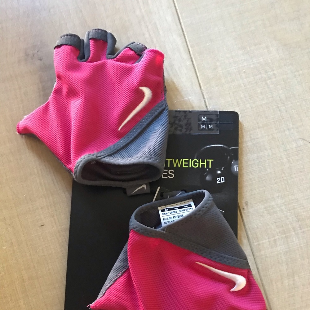 Woman sport gloves Nike